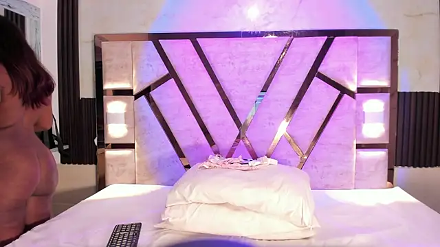 Athenea Mills online show from March 2026 06:52:01 PM