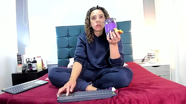 charlott lens online show from November 2025 04:55:01 PM