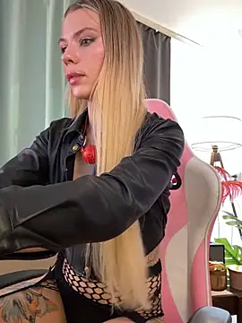 Snapshot of KittyKatyDream chatting on May 2026 01:07:01 PM KittyKatyDream online show from May 2026 01:07:01 PM
