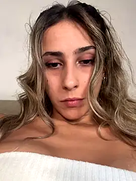 Snapshot of Chiara_2002 chatting on October 2025 09:56:01 PM Chiara 2002 online show from October 2025 09:56:01 PM