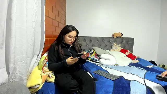 Snapshot of _girls_on_fire_ chatting on December 2025 11:22:01 PM girls on fire online show from December 2025 11:22:01 PM