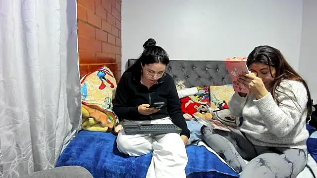 Snapshot of _girls_on_fire_ chatting on December 2025 11:02:01 PM girls on fire online show from December 2025 11:02:01 PM