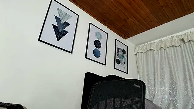 sam her online show from November 2025 09:25:01 PM