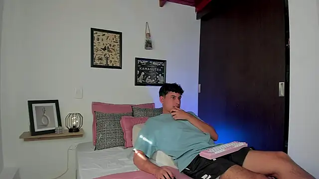 charlottte queen online show from October 2025 08:33:02 PM