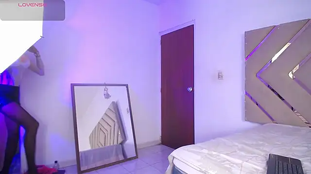 Snapshot of Raven_foxter1 chatting on December 2024 04:22:01 AM Raven foxter1 online show from December 2024 04:22:01 AM