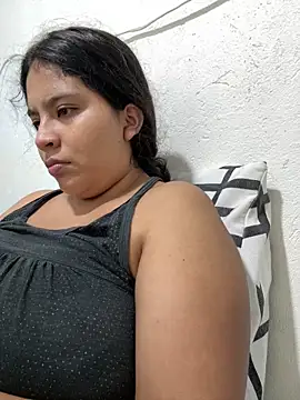 Snapshot of moncerrat_luna chatting on May 2026 09:56:02 PM moncerrat luna online show from May 2026 09:56:02 PM