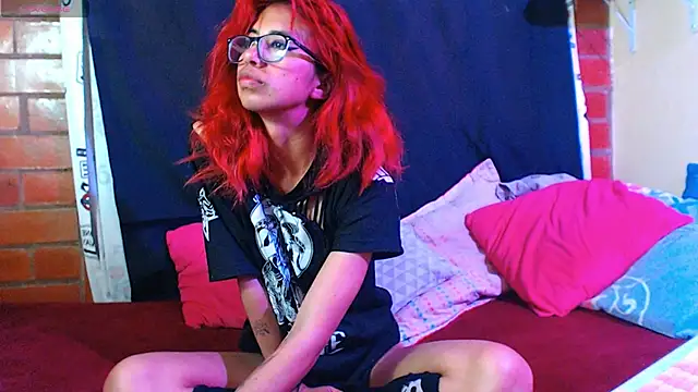 Snapshot of Roxanbunny1 chatting on December 2024 03:25:02 AM Roxanbunny1 online show from December 2024 03:25:02 AM