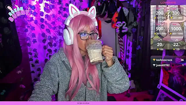 Snapshot of Roxanbunny1 chatting on February 2025 07:28:01 AM Roxanbunny1 online show from February 2025 07:28:01 AM