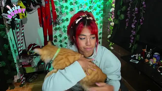 Snapshot of Roxanbunny1 chatting on February 2025 12:37:02 PM Roxanbunny1 online show from February 2025 12:37:02 PM