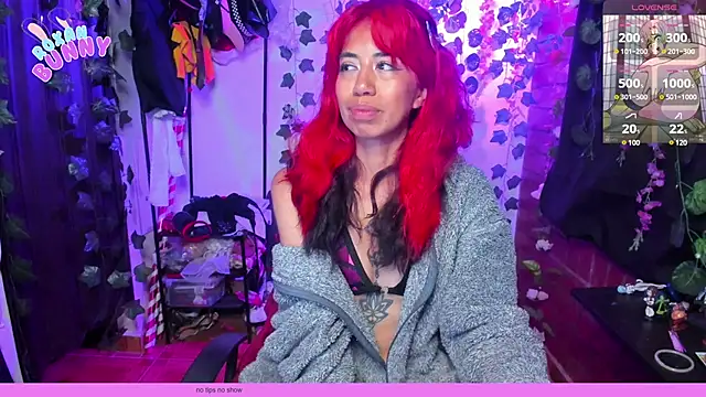 Snapshot of Roxanbunny1 chatting on March 2025 01:04:01 AM Roxanbunny1 online show from March 2025 01:04:01 AM