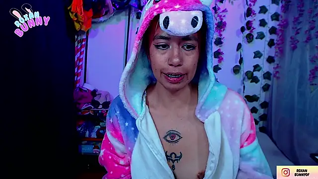 Snapshot of Roxanbunny1 chatting on September 2025 02:44:02 AM Roxanbunny1 online show from September 2025 02:44:02 AM