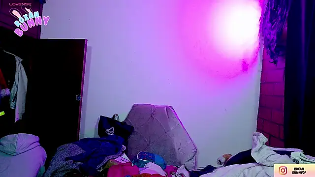 Snapshot of Roxanbunny1 chatting on November 2025 03:29:02 AM Roxanbunny1 online show from November 2025 03:29:02 AM