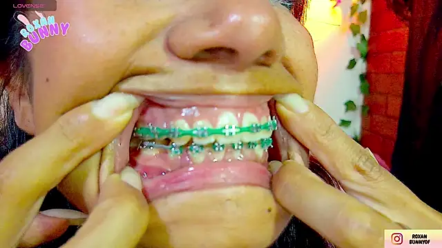 Snapshot of Roxanbunny1 chatting on November 2025 09:39:01 PM Roxanbunny1 online show from November 2025 09:39:01 PM