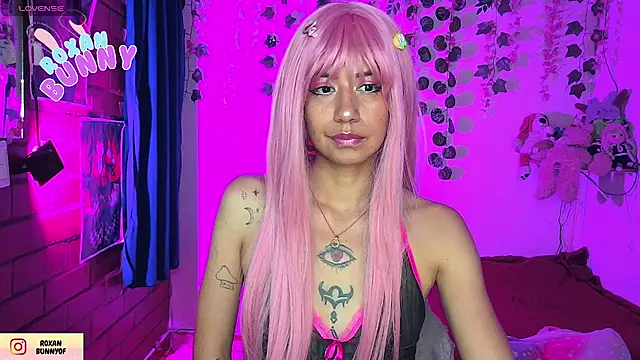 Snapshot of Roxanbunny1 chatting on May 2026 05:12:01 AM Roxanbunny1 online show from May 2026 05:12:01 AM