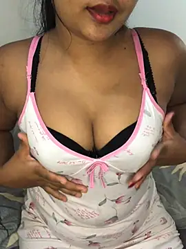 Snapshot of Rose_Olivia chatting on January 2025 12:58:02 PM Rose Olivia online show from January 2025 12:58:02 PM