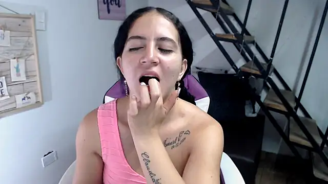 samantha baby  online show from October 2025 06:16:02 PM