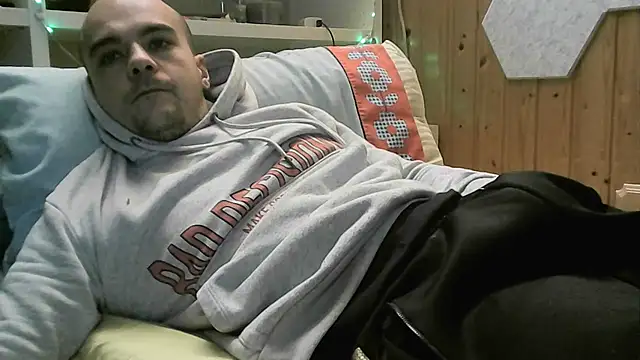 ItalianVinDiesel online show from November 2025 06:38:02 AM