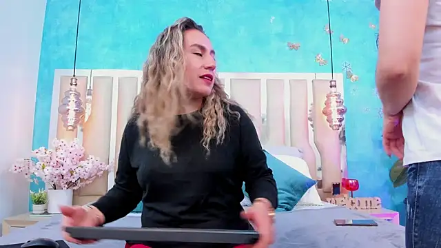 Layla Sia online show from February 2026 11:58:01 AM