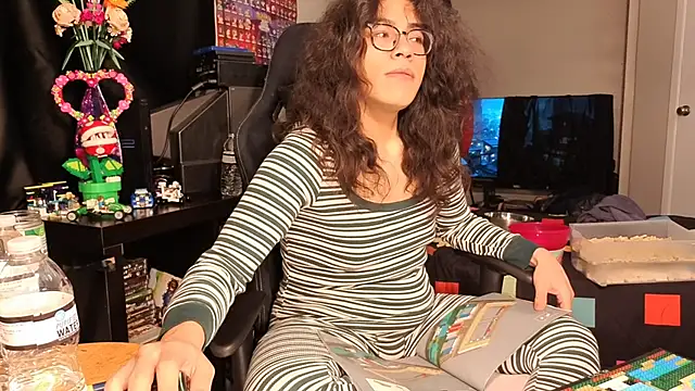 Snapshot of ShinyCherub chatting on February 2025 07:13:02 AM ShinyCherub online show from February 2025 07:13:02 AM