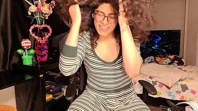 Snapshot of ShinyCherub chatting on February 2025 10:51:01 AM ShinyCherub online show from February 2025 10:51:01 AM