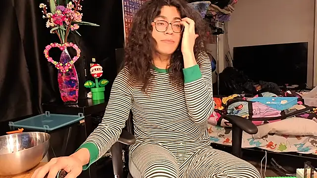 Snapshot of ShinyCherub chatting on March 2025 10:36:02 PM ShinyCherub online show from March 2025 10:36:02 PM