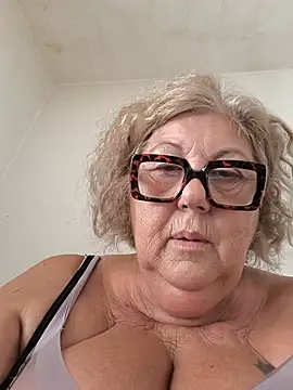 Snapshot of Merilulla chatting on July 2026 12:11:01 PM Merilulla online show from July 2026 12:11:01 PM