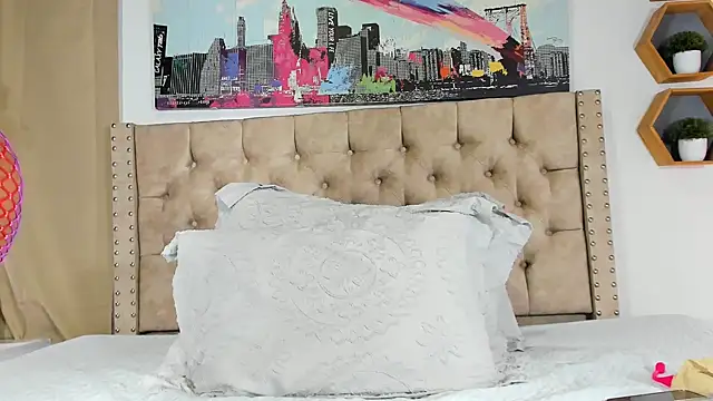 KeryHillson online show from February 2025 12:29:01 PM