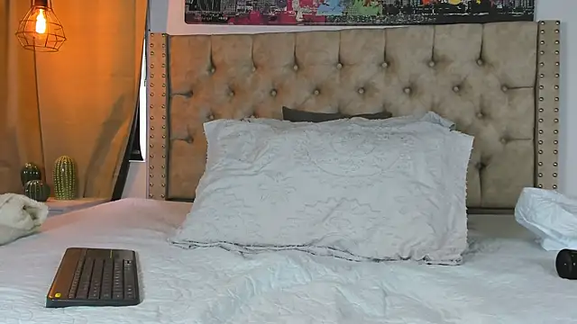 KeryHillson online show from February 2025 12:12:01 PM