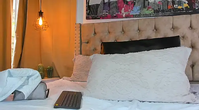 KeryHillson online show from March 2025 03:56:01 PM