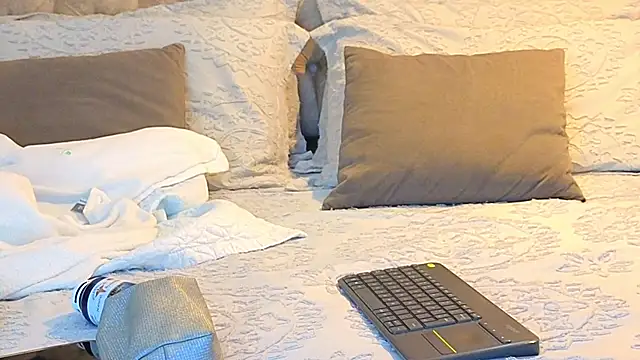 KeryHillson online show from November 2025 12:16:01 PM