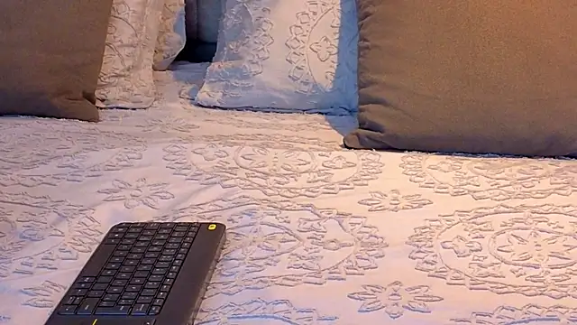 KeryHillson online show from December 2025 11:52:02 AM