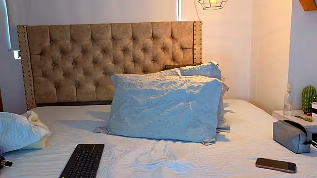 KeryHillson online show from January 2026 12:40:02 PM