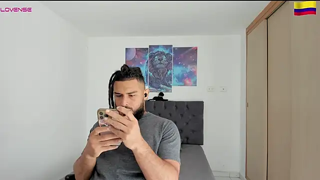 Snapshot of Louis_marley__ chatting on December 2024 02:52:02 PM Louis marley online show from December 2024 02:52:02 PM