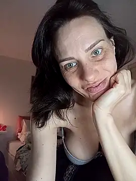 Snapshot of Emyly83 chatting on March 2026 12:22:01 PM Emyly83 online show from March 2026 12:22:01 PM