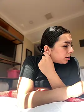 Snapshot of Nicollemays chatting on November 2025 02:28:01 PM Nicollemays online show from November 2025 02:28:01 PM