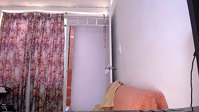 yselahot online show from September 2025 02:41:02 PM