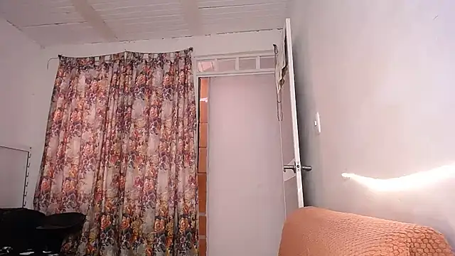 yselahot online show from October 2025 06:19:02 PM