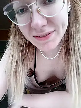 Snapshot of _Sweet_Love_ chatting on February 2025 01:44:01 PM Sweet Love online show from February 2025 01:44:01 PM