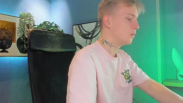 AlexxSweet online show from November 2025 06:52:01 AM