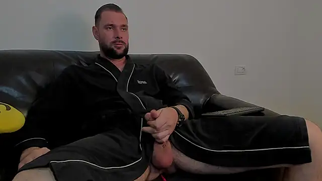 Snapshot of KingMalcom chatting on April 2026 10:32:02 AM KingMalcom online show from April 2026 10:32:02 AM