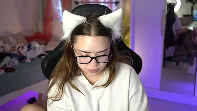 Snapshot of VixenMia chatting on December 2024 07:38:02 AM VixenMia online show from December 2024 07:38:02 AM