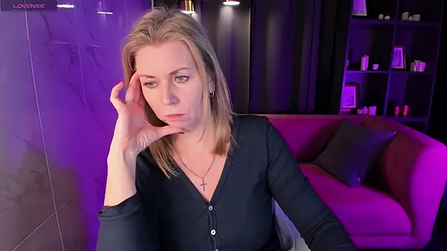 Annie Light online show from February 2025 11:54:01 AM