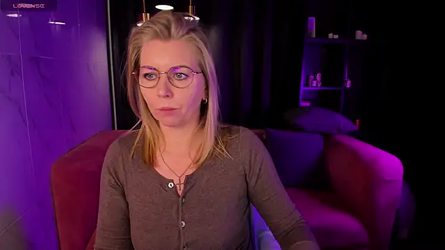 Annie Light online show from March 2025 08:51:02 AM