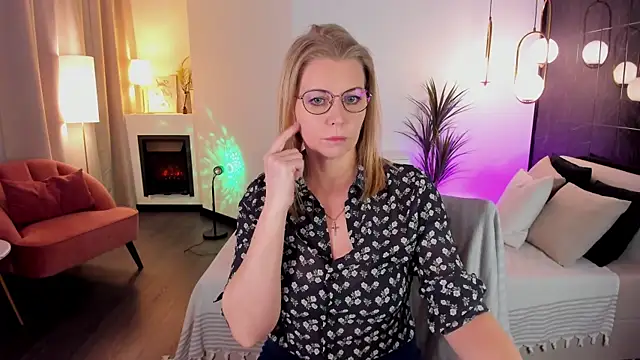 Annie Light online show from March 2025 06:03:01 AM