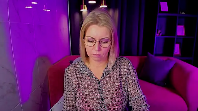 Annie Light online show from October 2025 05:38:02 AM