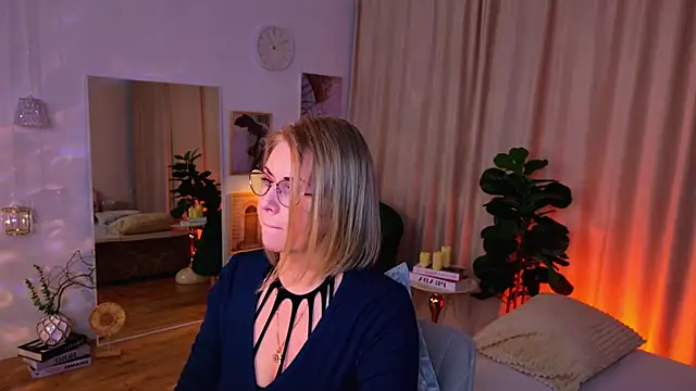 Snapshot of Annie_Light chatting on May 2026 06:41:01 AM Annie Light online show from May 2026 06:41:01 AM