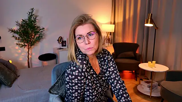Snapshot of Annie_Light chatting on May 2026 06:53:01 AM Annie Light online show from May 2026 06:53:01 AM