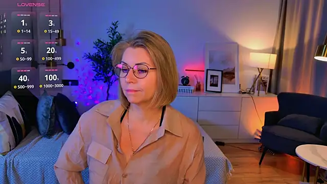 Snapshot of Annie_Light chatting on June 2026 06:45:01 AM Annie Light online show from June 2026 06:45:01 AM