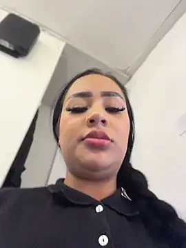 Luisa Fernandaa online show from July 2026 09:39:02 PM