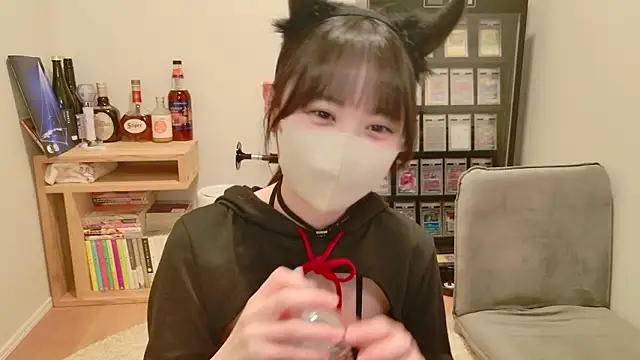 Snapshot of HIKARI_x0 chatting on April 2026 02:33:01 PM HIKARI x0 online show from April 2026 02:33:01 PM